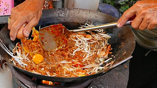 อาหารริมทางปีนัง - กุ้งและไข่ CHAR KWAY TEOW Malaysia