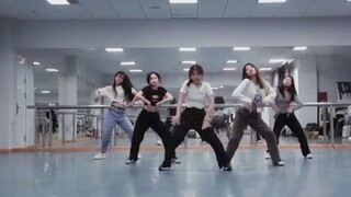 [Cover Dance] Challenge the most neat Kiss me more cover dance on the entire network, the sweetness 