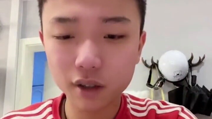 Hahaha trên mạng, ngoài đời vô cảm