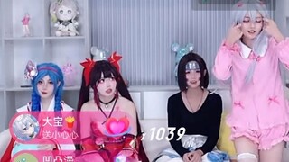 Bộ cosplay Pháo hoa thực sự rất đẹp và bố cục rất giống Bengbu.