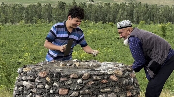 The daily life of grandparents and grandchildren of Adasi, a young man from Xinjiang