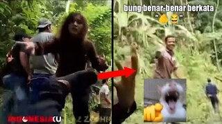 Kameramen Tv Jatuh Diketawain Bapak-bapak 😂