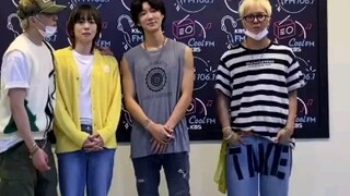 WINNER random dance, just enough, so can Kang Seungyoon and Song Minho please pull up their pants