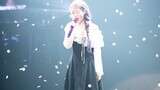 IU menyanyikan "Love Poem" di konser di Gwangju