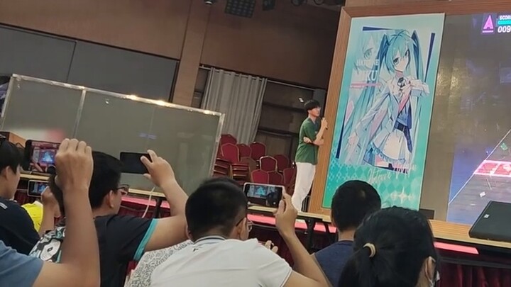 Lagu kedua dari Guangzhou Roast O Finals, nyanyian penuh semangat Hatsune Miku, menambahkan tingkat 