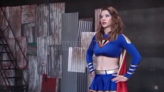Superheroine Invicible Supergirl