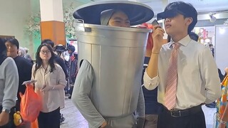 nyari tong sampah malah ketemu cosplaynya