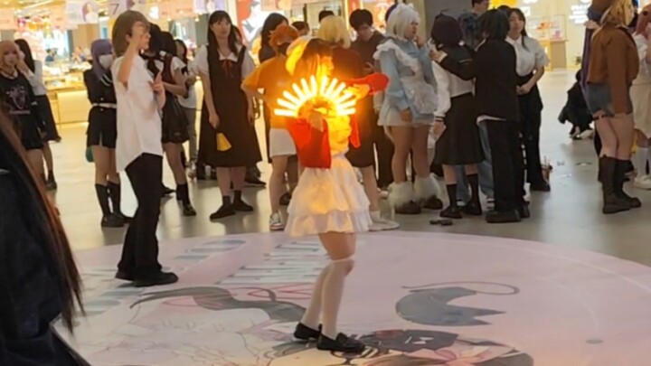 随舞爆闪孔雀跳寄明月 厄  明  雀
