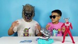 Bigfoot and Ozawa had a lot of fun playing spoof shark toy