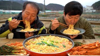 파 송송~ 갓 꺼낸 계란 탁~ 아버지와 야외 라면 먹방! (Instant noodles with eggs) 요리&먹방!! - Mukbang eating show