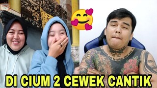 Rezeki nomplok di cium 2 cewek cantik sekaligus || Prank Ome TV