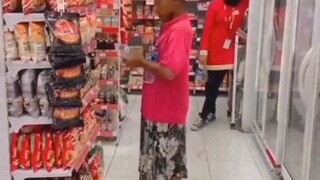 Mungkin Dia Sedang Lelah Habis Jalan-Jalan