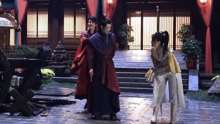 Trong phiên bản phim truyền hình của Young Boys, việc anh trai Ge Xing cùng nhau bắt nạt em gái mình