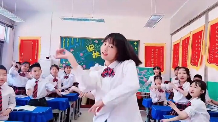 【3.20】Study committee members and class leaders wearing jeans still look good~