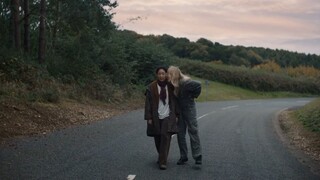 Interaksi lucu Eve dan Villanelle di hutan|<Killing Eve>