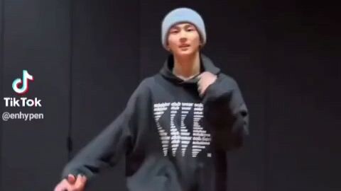JUNGWON DANCING GENTOO