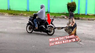 Kelakuan Warga Bumi Ketika Harinya Lagi Gak Baik-Baik Saja