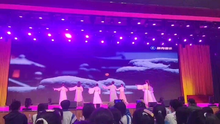 Dance "As It Was", performed by Tieyimoyunqi Club