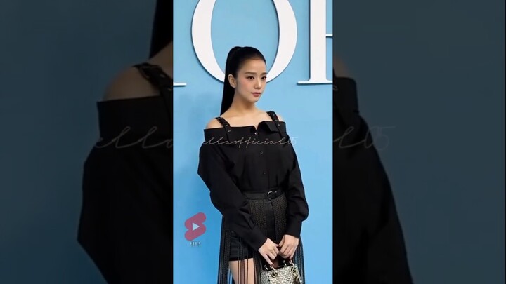 Jisoo's beautiful face with a ponytail 🔥 #jisoo #parisfashionweek2024 #dior