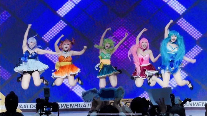 爷爷你买的手办复活了！🎵随心所欲Mercy🎵超元气漫展现场演出！重庆第四届TAXI漫展宅舞团体爬台存档