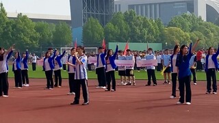 การแสดงสดุดีเพลงธีมฟุตบอลโลก "Dreamers" ทำให้การแข่งขันกีฬามหาวิทยาลัย Jianghan เต็มไปด้วยบรรยากาศ! 