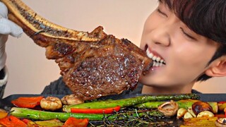 Jae Yeol making a steak meal