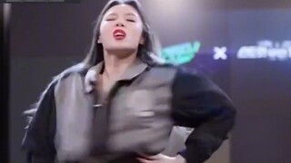 Leejung brought her own choreography to YouQuiz, even her hair can dance, our Juner!