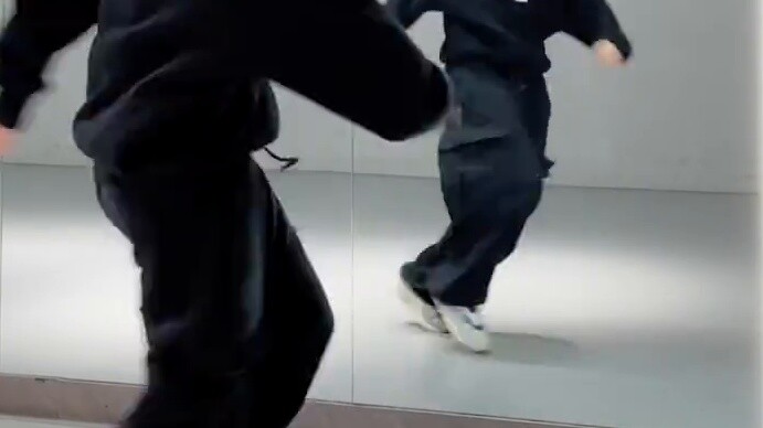 Which action can you most likely do? Hip-hop basic step-by-step teaching