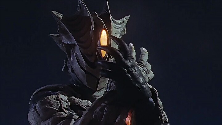 Ultraman Tiga: Kirielod II comes with force, Tiga is pinned to the ground and ravaged madly by him