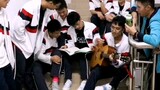 Sing on the high school stairs while playing the guitar