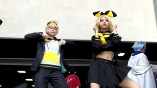 Tôi rất phấn khích và nhìn thấy cặp song sinh Kagamine nhảy múa