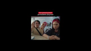 Wayang-wayangan Pake Hot Dog Traktiran Tissa Biani | CinLock: Love, Camera, Action! | #Shorts