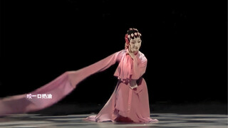 “花容映景粉黛鬓，幽径深处唤声鸣”