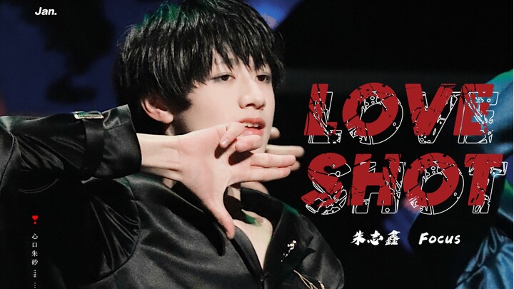 Seorang siswa sekolah menengah pertama yang lahir pada tahun 2005 membawakan cover "LOVE SHOT" EXO d