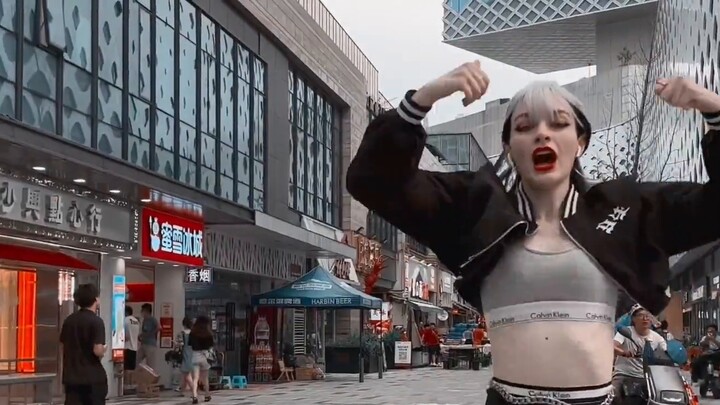 Gadis Rusia menari mengikuti lagu comeback HyunA "Nabillera", seksi dan ekspresif~