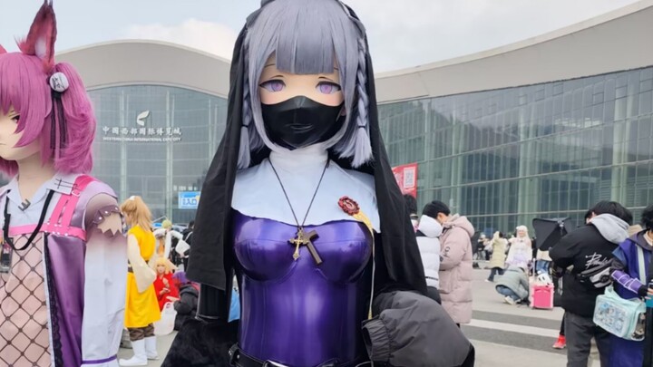 【kigurumi】Thử thách hóa trang thành nữ tu nhựa để đi dự hội nghị truyện tranh vào mùa đông