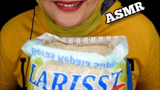 ASMR RAW RICE EATING|MAKAN BERAS DI KARUNG PLASTIK PAKE TANGAN |MAKAN BERAS MENTAH |ASMR INDONESIA