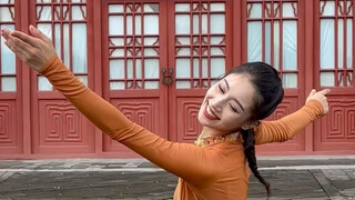 Dancing our Tibetan tap dance under the Drum Tower in the capital~