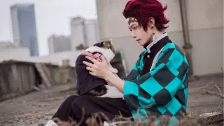 [Li Ge] Put on a cos suit for the cat! Demon Slayer Tanjiro and... "Cat" Bean? ? ?