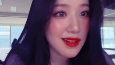 (G)I-DLE 220626 Does Shuhua have smelly feet? I look very fragrant.