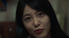 She only appeared in half an episode, but she was about to overshadow Song Hye Kyo and the other mai