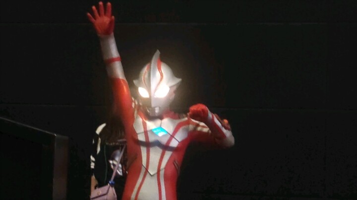 Xiao Meng! Ultraman Mebius! Appeared!