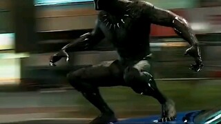 Black Panther biến hình đẹp trai thật, đeo vibranium và phòng thủ bất khả chiến bại