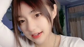 "Anh có thích chị gái hơi mũm mĩm không?" "Nữ thần hơi mũm mĩm" "Nữ thần trong sáng"