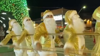 Creative street performance of Christmas classic rhythm Jingle Bells🎄