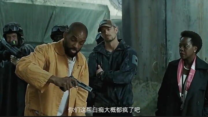 卧槽！外挂！必须举报！锁头避弹无限子弹！扳机：吗呀，你好会扣啊！
