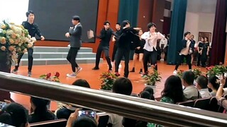 Buổi biểu diễn cuối cùng của Phó Vân Triết ở trường!