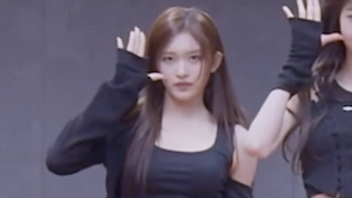 Rekaman langsung ruang latihan "Baddie" IVE Li Rui