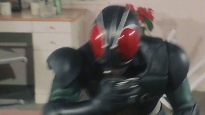 Saya ingat pernah ada binatang aneh yang mengatakan di depan Kamen Rider blackrx bahwa dia abadi