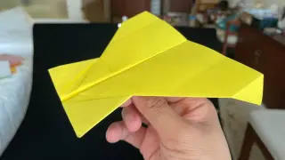 The little devil paper airplane that is very popular in foreign countries flies fast and steadily